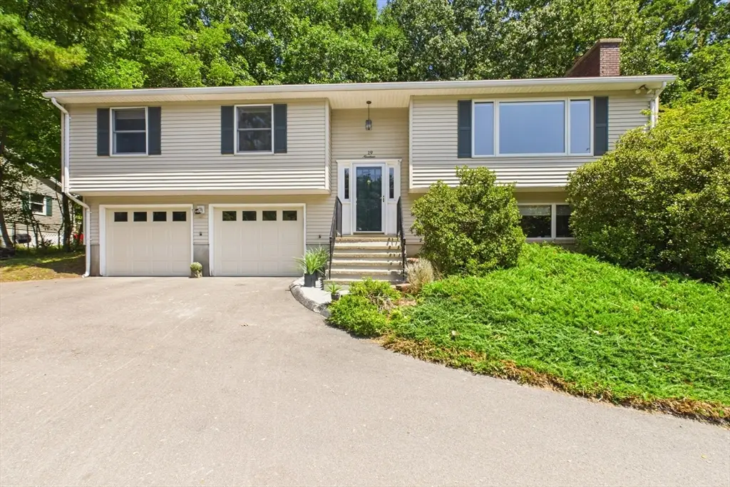 19 Westview Ter, Easthampton, MA 01027 - #1