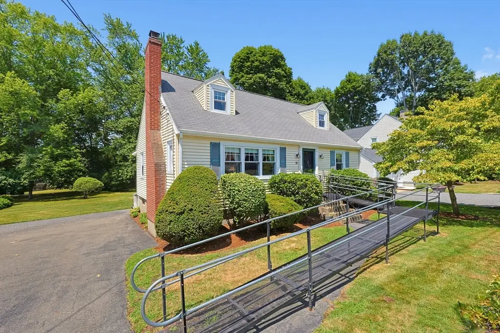 11 Bright St, Waltham, MA 02453 - #1