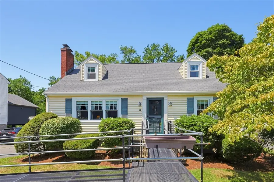 11 Bright St, Waltham, MA 02453 - #2