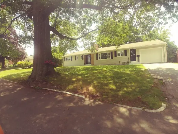 68 Dayton St, Springfield, MA 01118