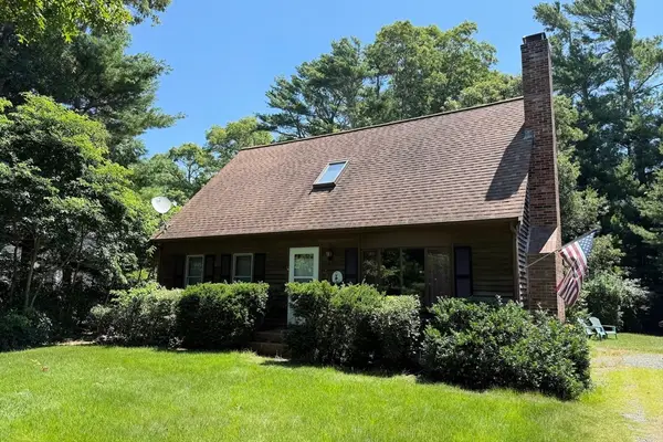 729 Old Barnstable Rd, Falmouth, MA 02536