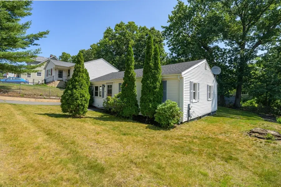 99 Lakevilla Ave, Springfield, MA 01109 - #3