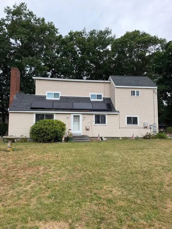 17 E Public St, Freetown, MA 02702