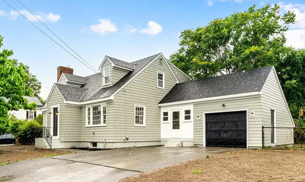 39 Mckinley Avenue, Lowell, MA 01851