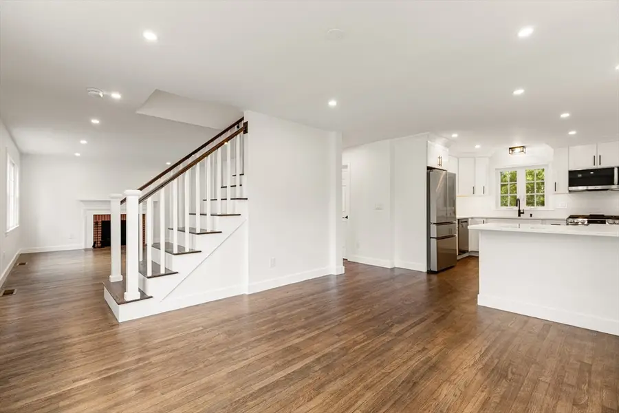 39 Mckinley Avenue, Lowell, MA 01851 - #3