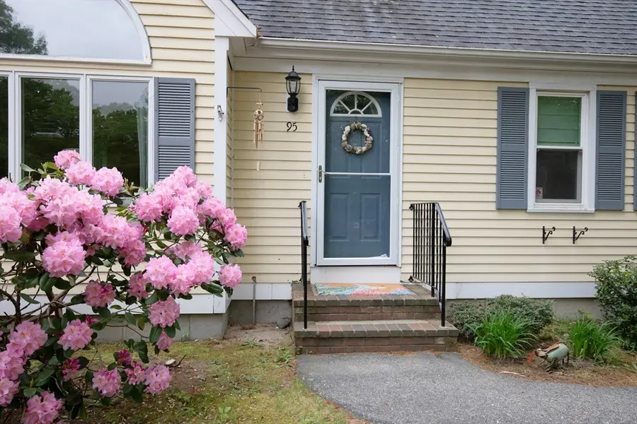 95 Rockville Ave, Falmouth, MA 02536 - #2