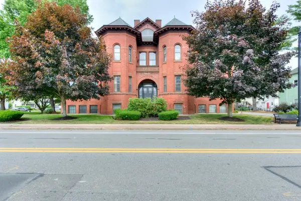 321 Plantation St #102, Worcester, MA 01604
