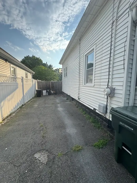 21 Fullerton St, Springfield, MA 01151 - #3