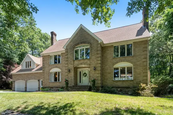 8 Gaslight Lane, Framingham, MA 01702