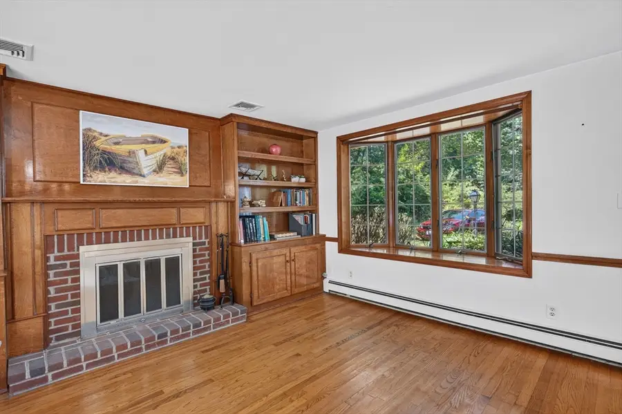 114 Maple St, Lexington, MA 02420 - #3