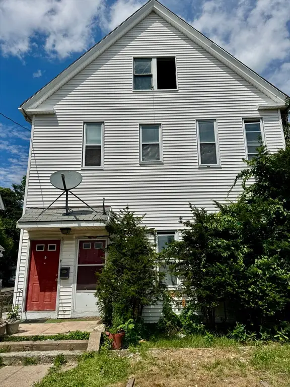 3-5 Willow St, Holyoke, MA 01040