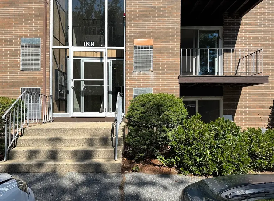 1285 Lawrence St #C1, Lowell, MA 01852 - #3