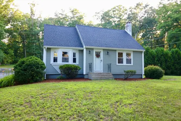 12 Mill St, Hopedale, MA 01747