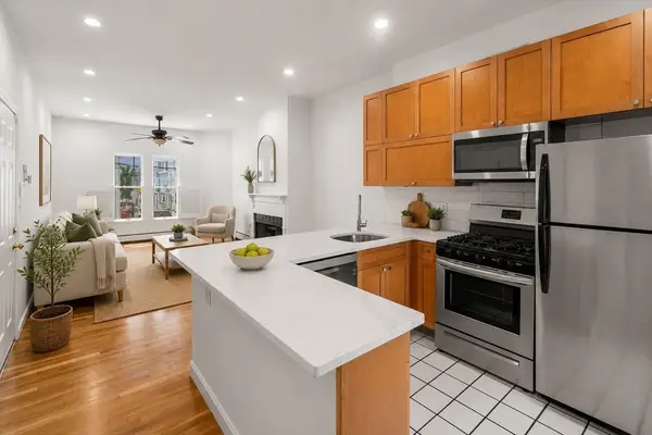 186 W 7th St #1, Boston, MA 02127