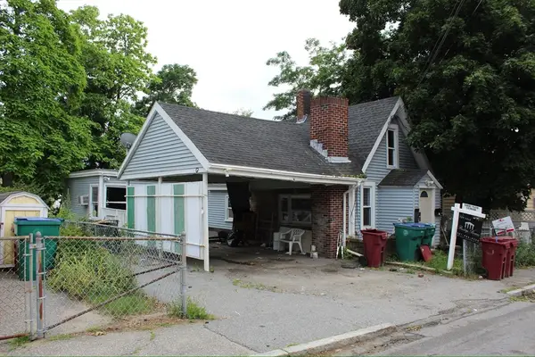32 Oliver St, Lowell, MA 01854