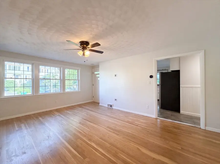 17 Vineyard St, Worcester, MA 01603 - #3