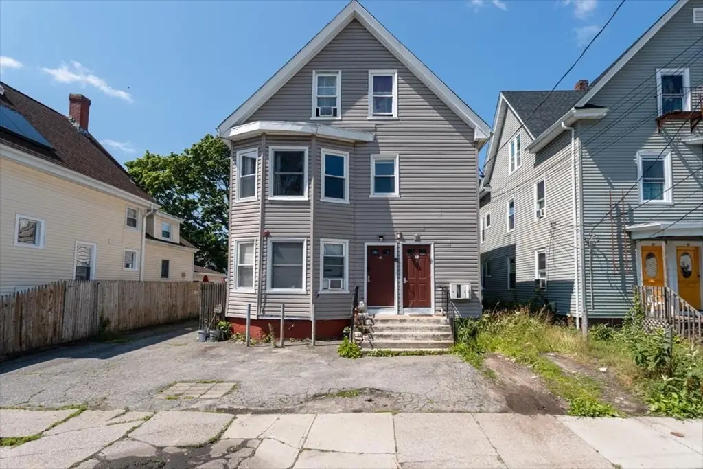 39 Myrtle St, Pawtucket, RI 02860 - #1