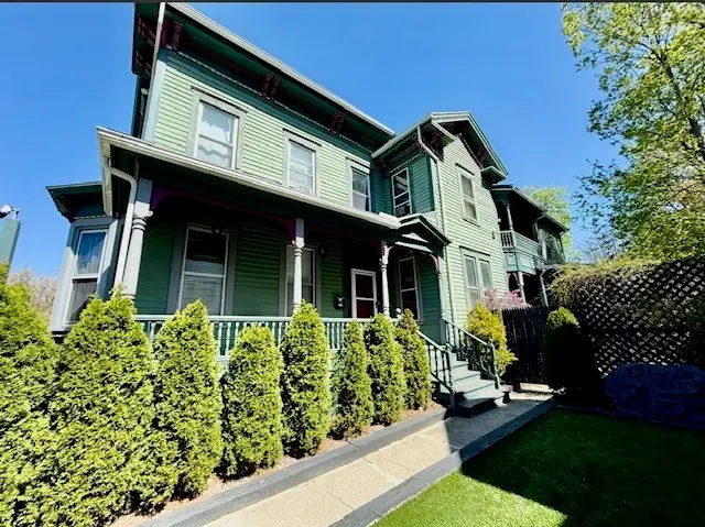 127-129 Thompson St., Springfield, MA 01109 - #1
