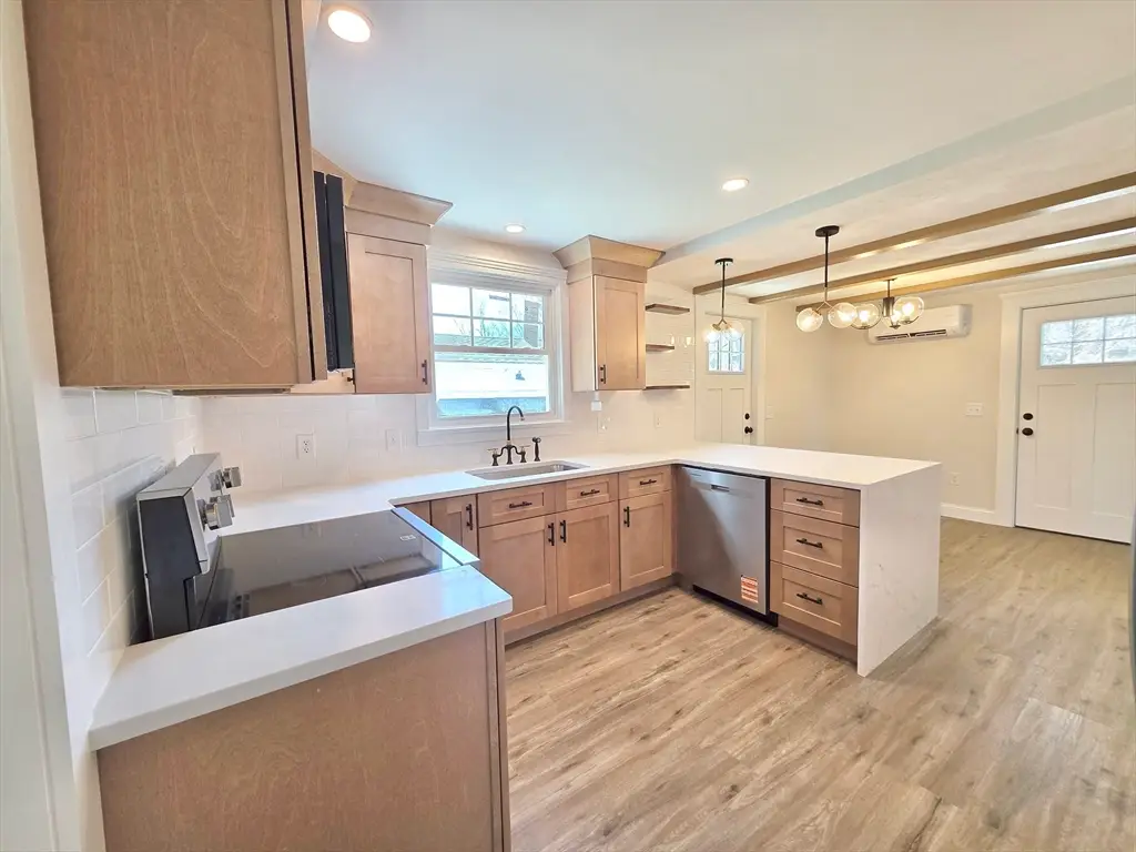 8 Wolf Hill Rd, Smithfield, RI 02917 - #1