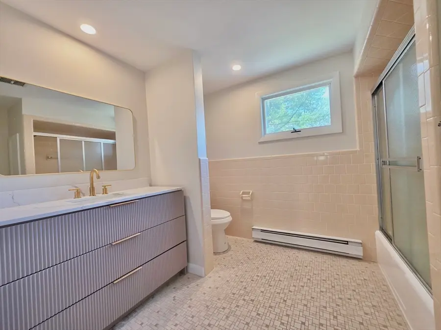 8 Wolf Hill Rd, Smithfield, RI 02917 - #3