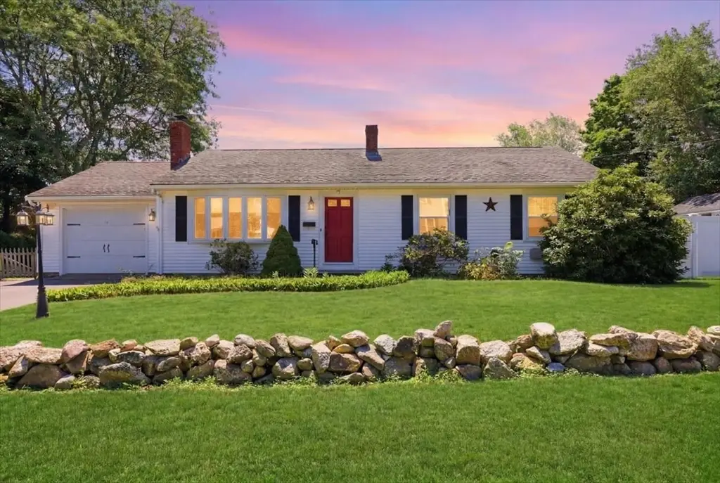 17 Green Dr, Dartmouth, MA 02747 - #1