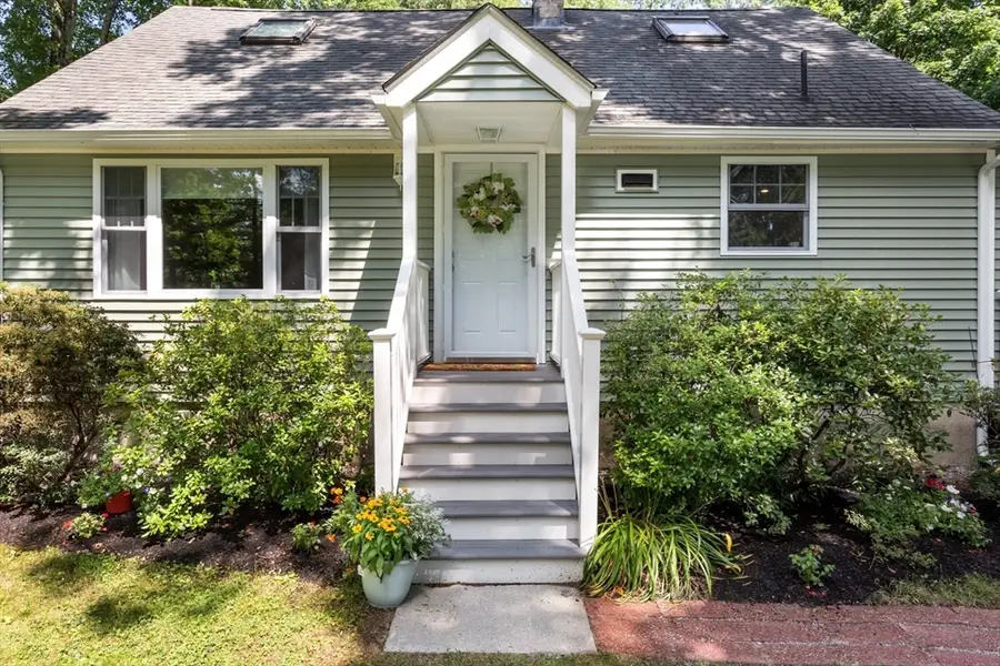 314 Pleasant St, Franklin, MA 02038 - #2