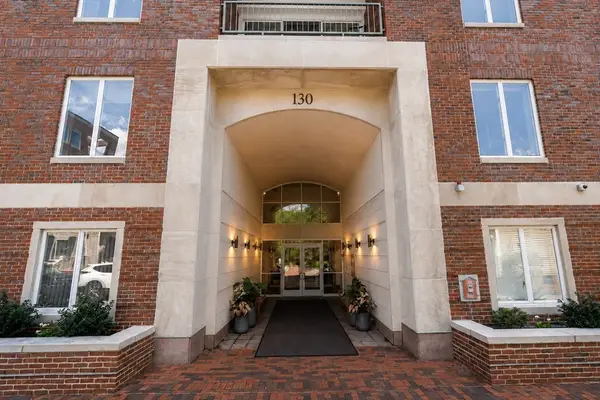 130 Mount Auburn St #110, Cambridge, MA 02138