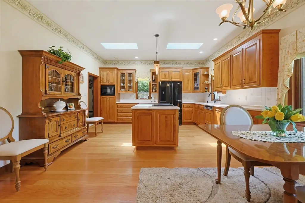 665 South St, Walpole, MA 02081 - #1