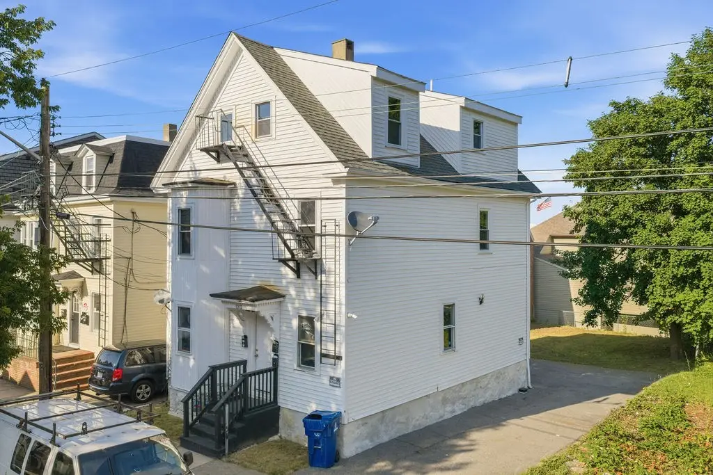 1272 Pleasant St, New Bedford, MA 02740 - #1