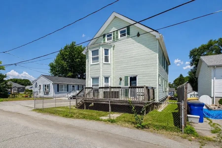 28 Hancock St, Fall River, MA 02721 - #3