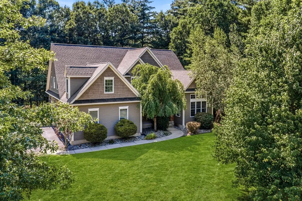 17 Bissonnette Cir, Southampton, MA 01073 - #1
