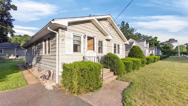 23 Thompson, East Longmeadow, MA 01028