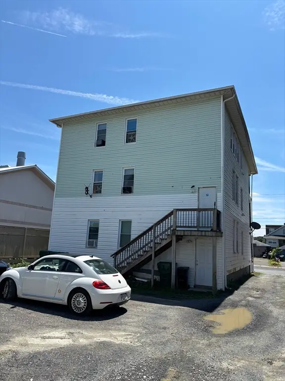 32 Nassau St, Chicopee, MA 01013 - #2