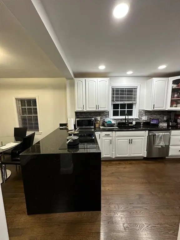 11 Barton St, Salem, MA 01970 - #3