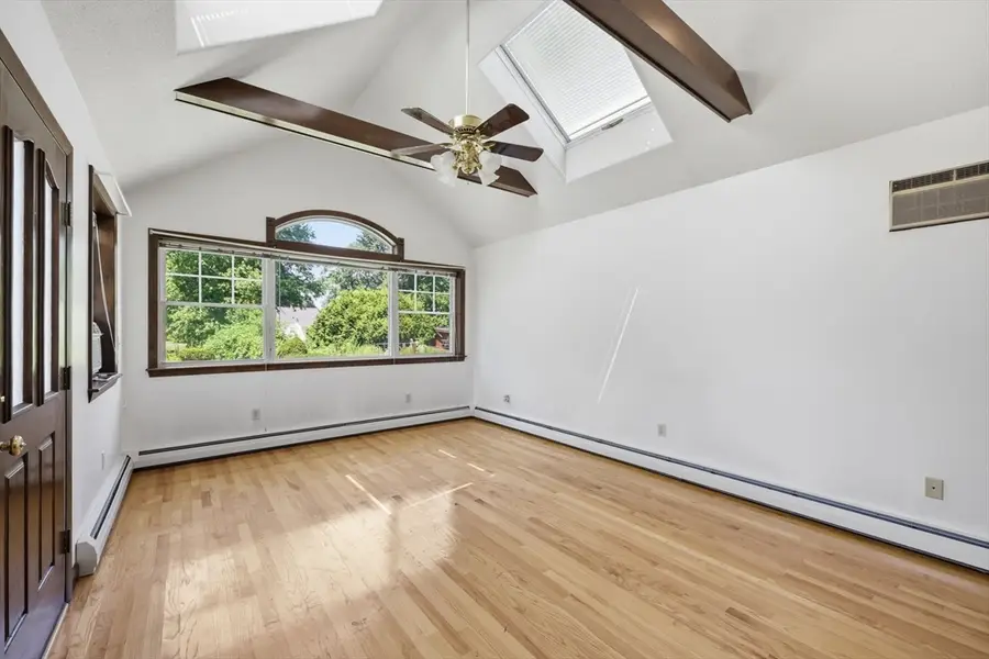 52 Felix St, Chicopee, MA 01020 - #3