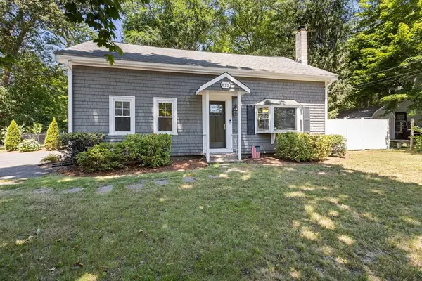 812 Plymouth St, Middleboro, MA 02346
