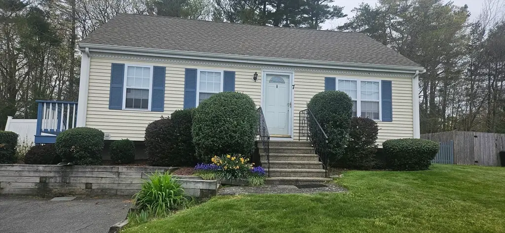 7 Tynan Ave, East Taunton, MA 02718 - #1