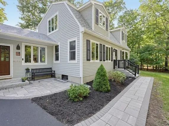 209 Highland St, Stoughton, MA 02072 - #3