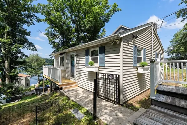72 Downey St, Hopkinton, MA 01748