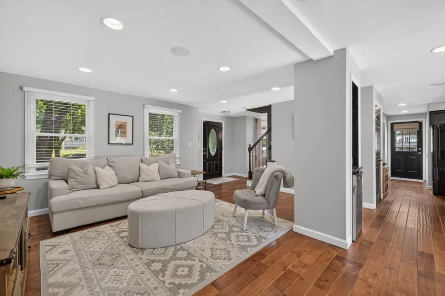 21 Railroad Ave, Taunton, MA 02780 - #2