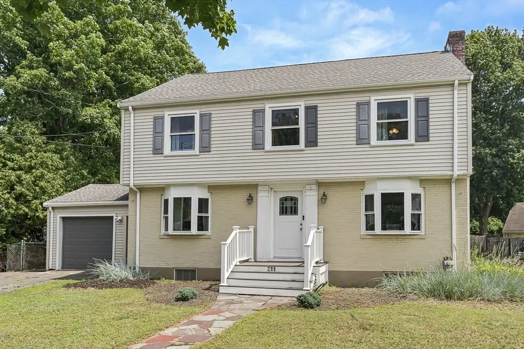 211 Lynn Fells Pkwy, Saugus, MA 01906 - #1
