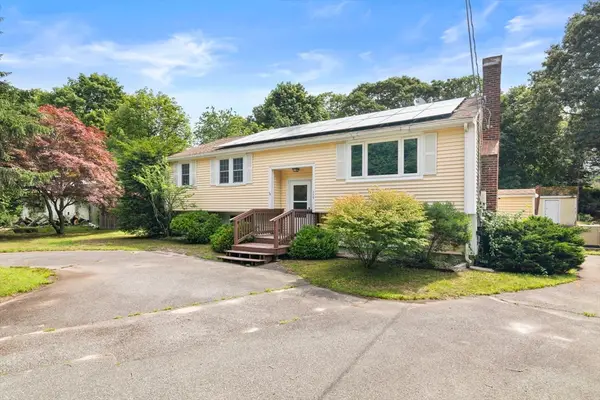 219 Fresh Pond Rd, Falmouth, MA 02536