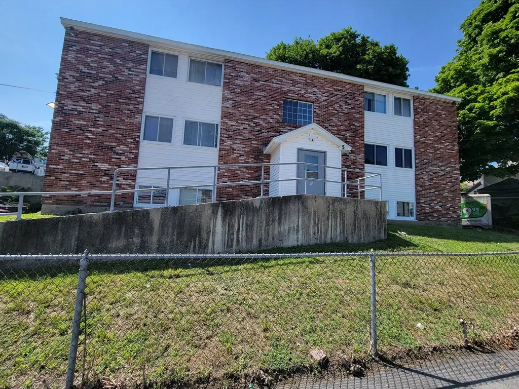 5 Lenox St #4, Lowell, MA 01852 - #1