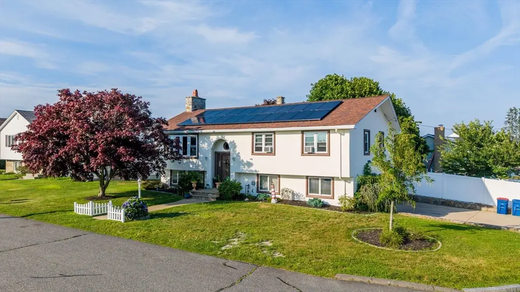 6 Lighthouse Ln, New Bedford, MA 02744 - #1
