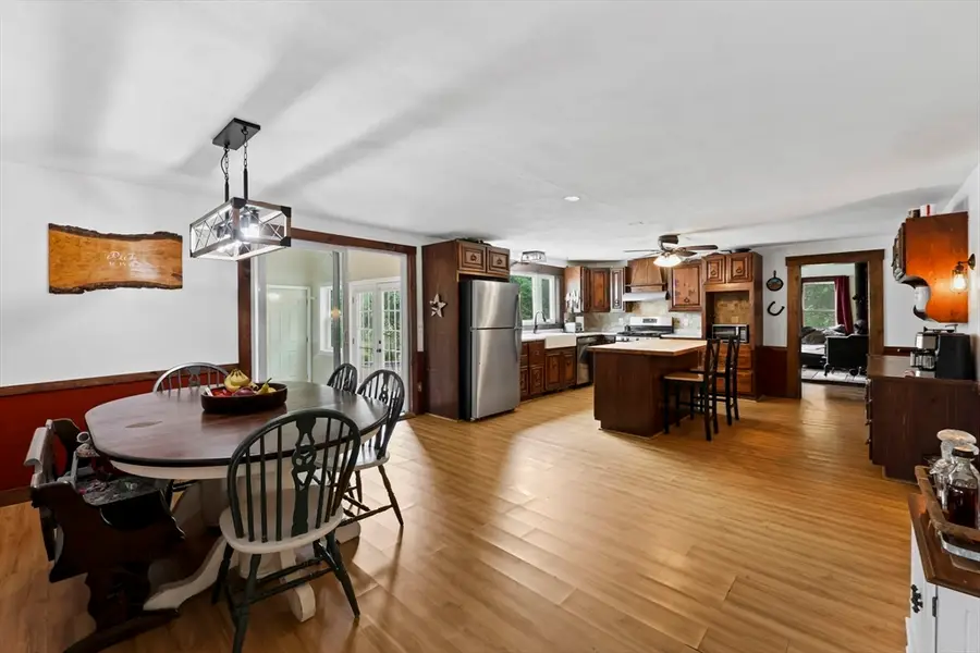 401 N Washington St, Belchertown, MA 01007 - #3