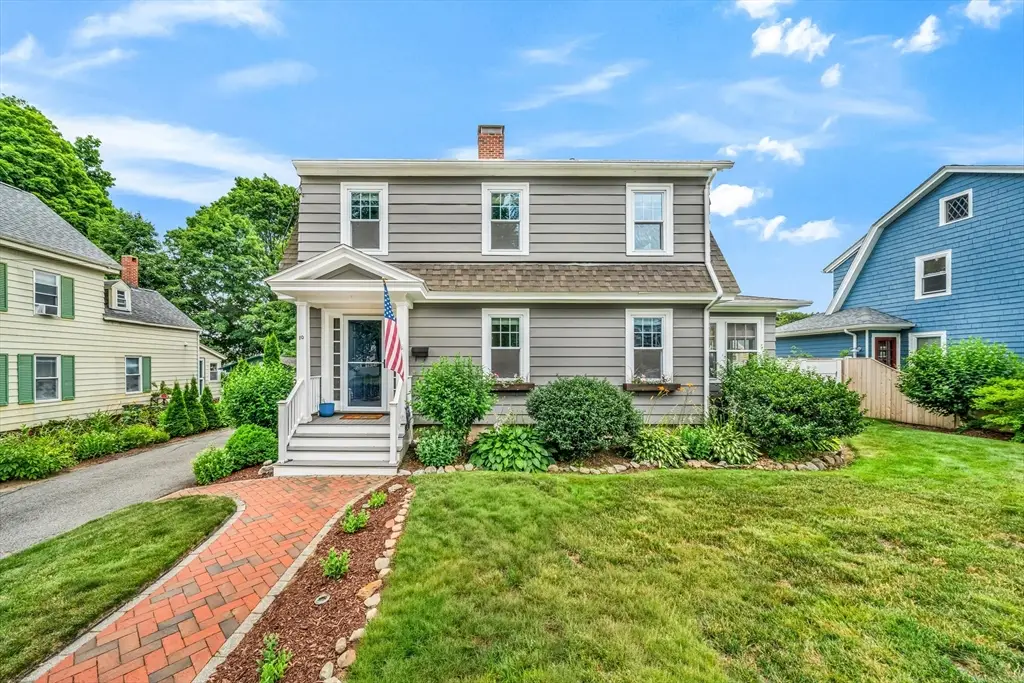 10 Essex St, Amesbury, MA 01913 - #1