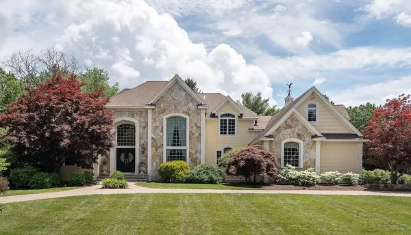 8 Buttonwood Dr, Andover, MA 01810