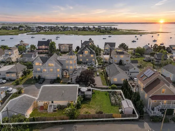 14 Overlook Street, Newburyport, MA 01950