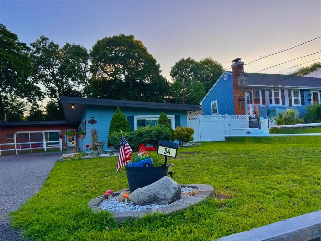 34 Oak St, Stoneham, MA 02180 - #1