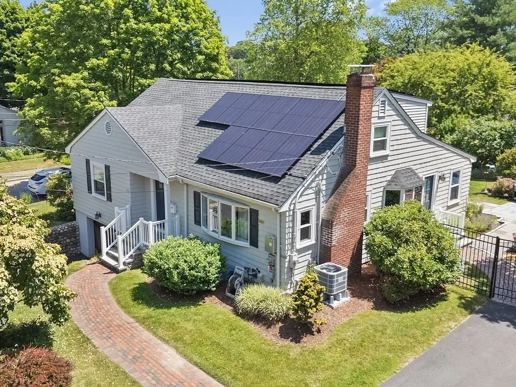 31 Smith Street, Waltham, MA 02451 - #1